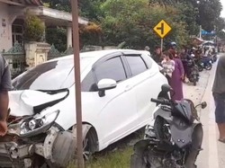 Pelajar SMA di Lebak Bawa Mobil Tabrak 3 Pemotor hingga Luka-luka