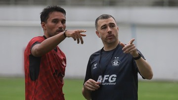 Liputan Olahraga CNN Sport : Bos Persija Jawab Rumor Rekrut Eks Bintang Persib