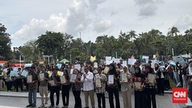 DKI Serahkan Pemutihan Ijazah Tahap Kelima, Total 6.050 Sepanjang 2025