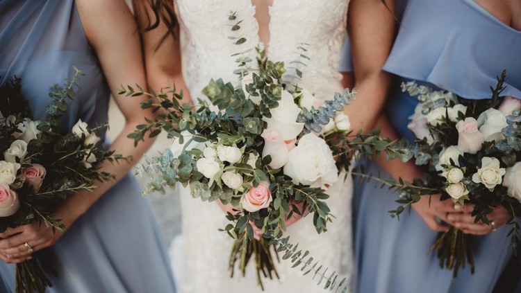 Pengantin Ini Kecewa Usai Pilih Sahabat 10 Tahun Jadi Bridesmaid