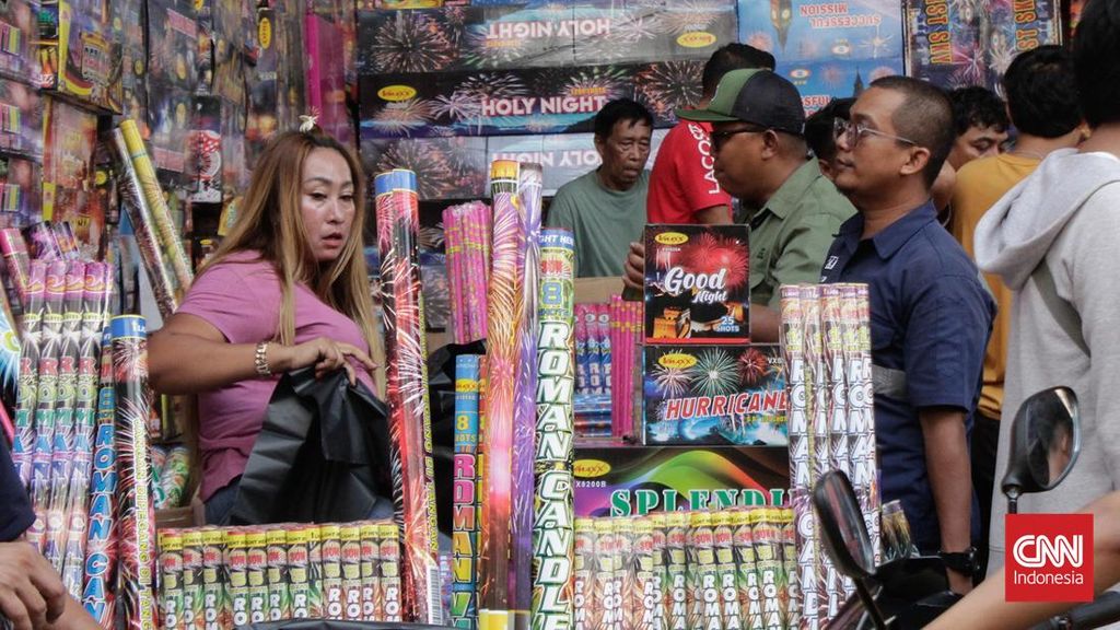Polisi Bakal Tindak Warga yang Nyalakan Kembang Api di Jakarta