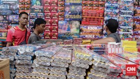 FOTO: Semarak Pernak-pernik Tahun Baru di Pasar Asemka