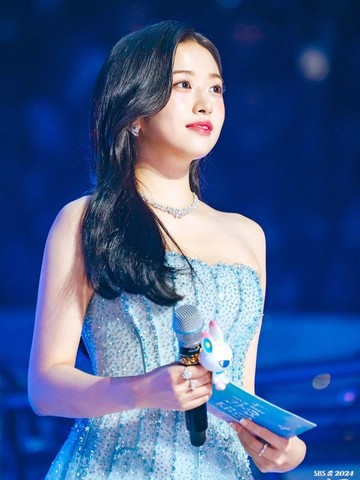 Transformasi Gaya Yujin IVE Saat Jadi MC SBS Gayo Daejeon Selama 4 Tahun Berturut-turut