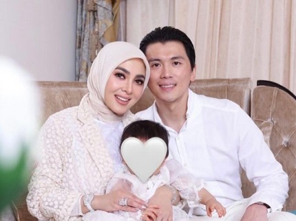 Potret Baby R Anak Syahrini & Reino Barack yang Wajahnya Masih Disembunyikan, Terbaru Sudah Bisa Lari