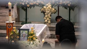 FOTO: Jenazah Romo Mudji Sutrisno Disemayamkan di Kapel Kolese Kanisiu