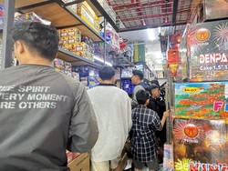 Penjualan Kembang Api di Denpasar Tetap Ramai meski Dilarang