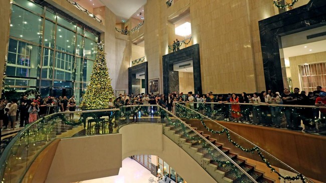 The Ritz-Carlton Jakarta menyambut 2026 dengan paket staycation mewah dan pengalaman bersantap festif, Regal Hampers dan perayaan Tahun Baru meriah.