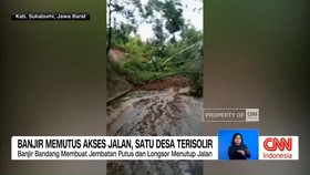 VIDEO: Banjir Memutus Akses Jalan, Satu Desa di Sukabumi Terisolir