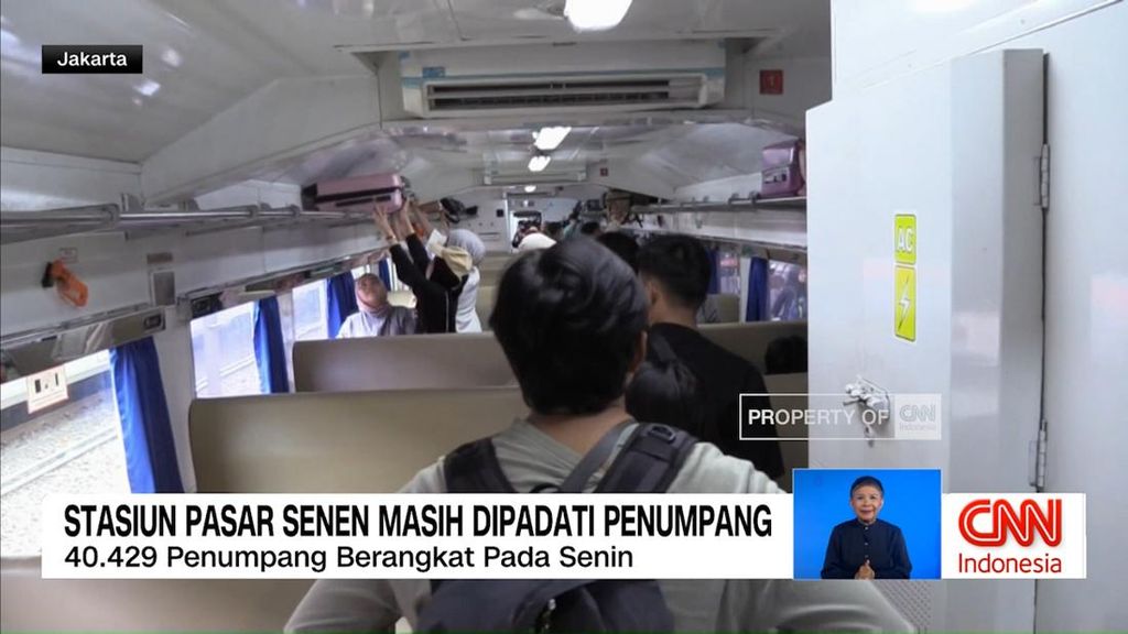 VIDEO: Stasiun Pasar Senen Masih Dipadati Penumpang