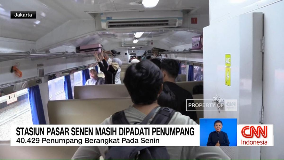VIDEO: Stasiun Pasar Senen Masih Dipadati Penumpang