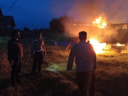 Amarah Warga Probolinggo Bakar Truk Muat Sapi Curian