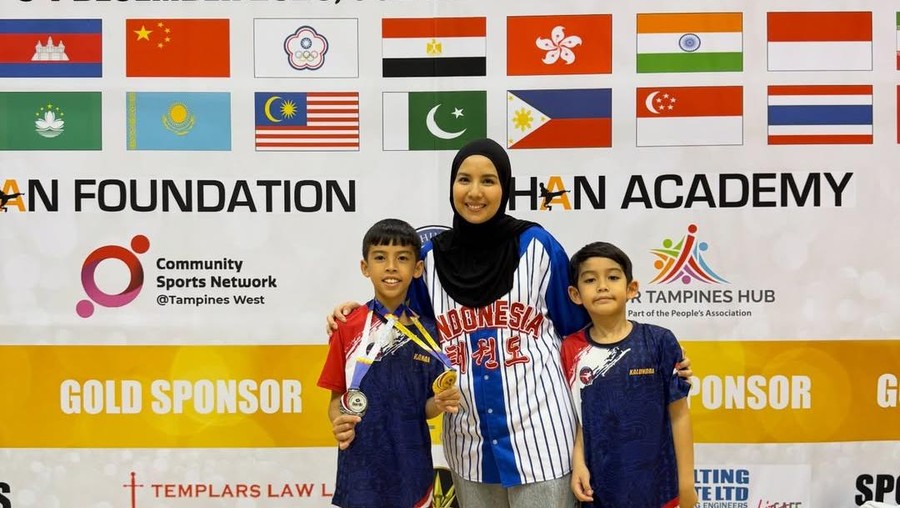 Tya Ariestya dan anak