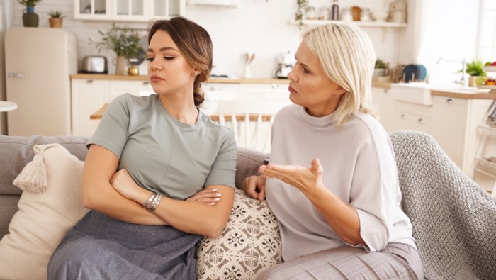 3 Kalimat Orang Tua yang Sering Disalahartikan oleh Anak Dewasa, Menurut Psikolog