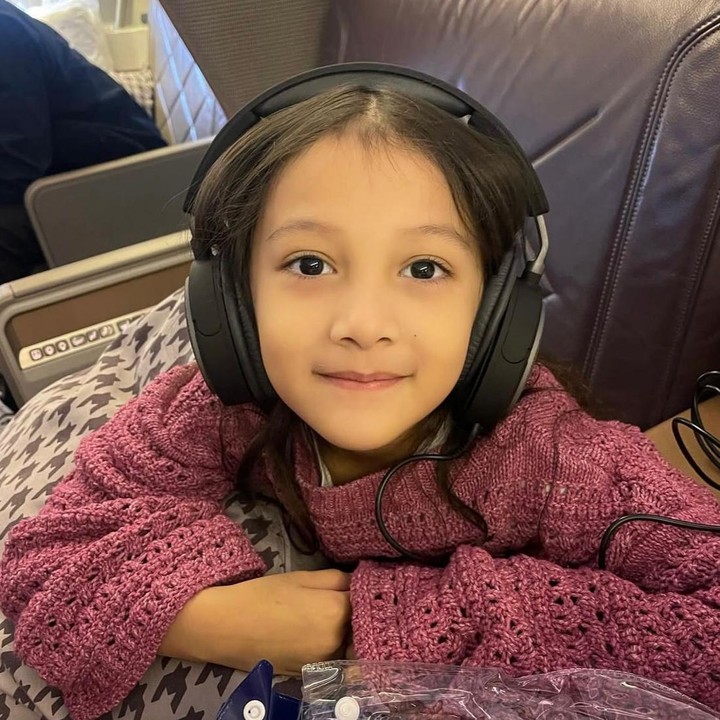 <p>Setiap kali potretnya dibagikan ke publik, Suri selalu berhasil mencuri perhatian banyak pasang mata dan hati para penggemar. Belum lama ini, Putri Marino kembali mengunggah potret Suri yang tampak tersenyum manis, Bunda. (Foto: Instagram @putmardisini)</p>