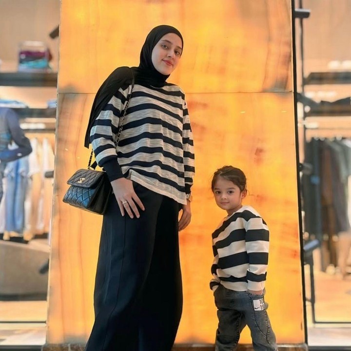 <p>Melalui unggahannya di Instagram, Fairuz kerap membagikan potretnya bersama King Zhafi. Bahkan, mereka sering menghabiskan <em>quality time</em> bersama, Bunda. "<em>Masyaallah tabarakallah.</em> Mommy dede zhafi. <em>Qtime</em> bareng si bungsu emesh mommy <em>@kingzhafizayyanslofa</em>," tulis Fairuz, dikutip dari akun Instagram <em>@fairuzarafiq</em>. (Foto: Instagram @fairuzarafiq)</p>