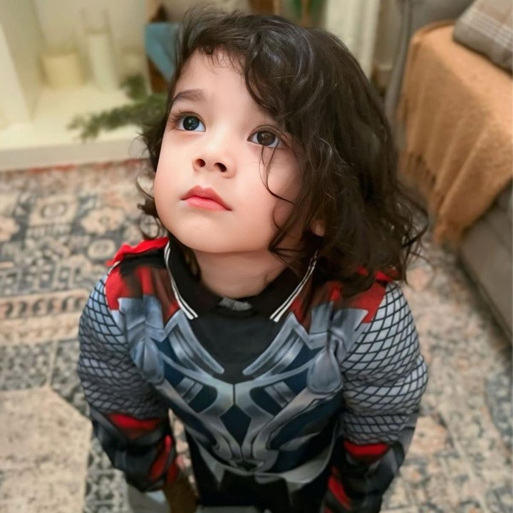 <p>Lantaran penampilannya, King Zhafi ternyata sering dikira perempuan oleh netizen. Bukan tanpa alasan, hal ini karena ia memiliki rambut panjang dan postur wajahnya yang imut menggemaskan. (Foto: Instagram @fairuzarafiq)</p>