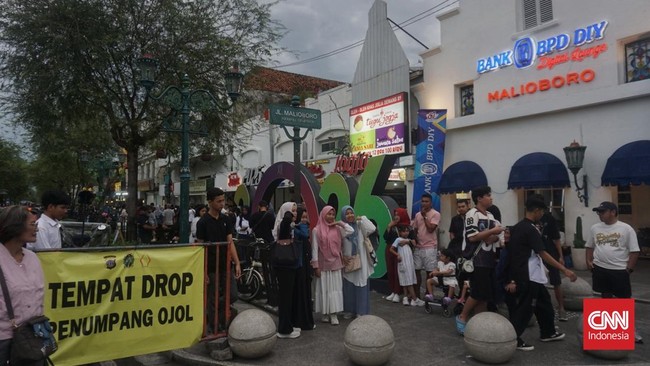 Jelang malam pergantian tahun baru 2026, Malioboro Yogyakarta ditutup untuk kendaraan bermotor.