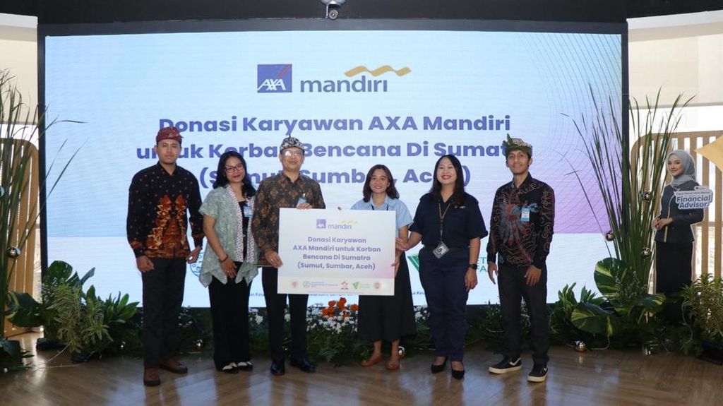 AXA Mandiri Salurkan Donasi Ratusan Juta bagi Korban Bencana Sumatra