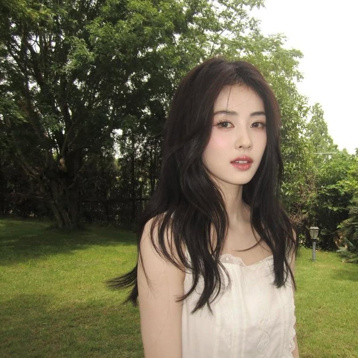 <p>Bai Lu pun seperti terlahir untuk dunia <em>entertainment</em>. Meskipun pernah gagal audisi SM Entertainment di Shanghai tahun 2012, ia tak menyerah dan melanjutkan karier sebagai model hingga akhirnya membuka jalan menuju dunia akting. (Foto: Instagram@bailu_923)</p>