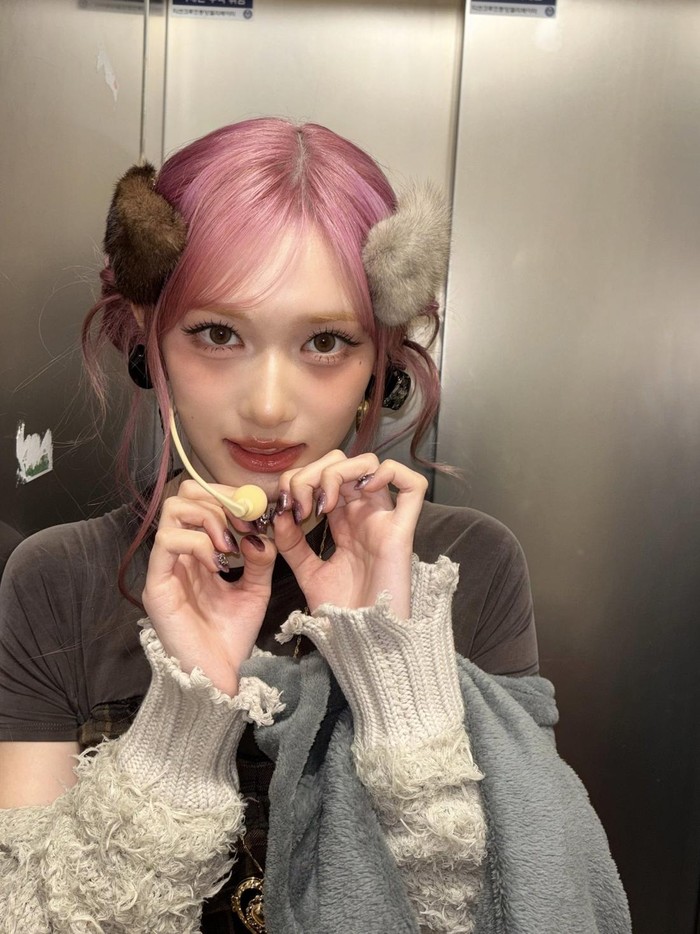 Berdasarkan sistem usia tradisional di Korea Selatan, maknae (anggota termuda) IVE satu ini akan berulang tahun ke-20 dan memasuki usia dewasa di tahun Kuda Api 2026. Ya, bagi yang belum tahu, Leeseo lahir pada 21 Februari 2007./ Foto: x.com/IVE_twt