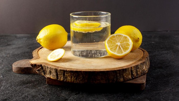 5 Hal yang Akan Terjadi Jika Minum Air Lemon Setiap Hari