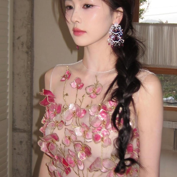 <p>Drama tersebut tayang pada 6 Juni 2025 hingga 19 juni 2025 dengan total 32 episode. Banyak sekali penggemar drama China terkagum dengan kisahnya. Bahkan, <em>Feud</em> berhasil mendapatkan rating yang cukup tinggi, yakni 8.2 dari 10. (Foto: Instagram @bailu_923)</p>