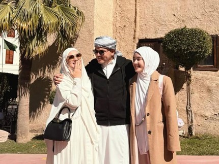 Irish Bella Lewatkan Momen Akhir Tahun Umrah Bareng Anak Sambung, Intip Momen Syahdunya