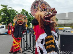 Jaranan-Tari Remo Meriahkan Malam Tahun Baru di Sidoarjo