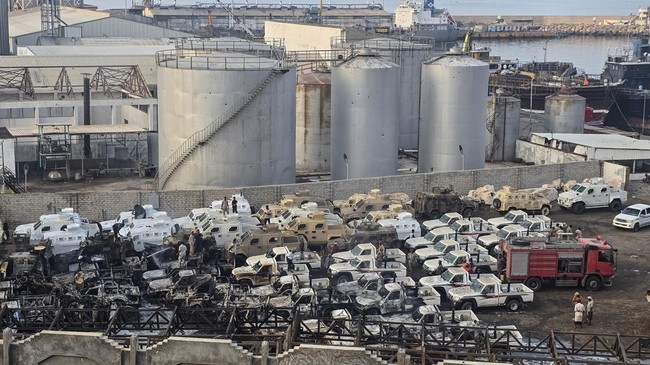 UEA menarik pasukannya dari Yaman setelah Saudi melancarkan serangan udara ke muatan kapak UEA ke Pelabuhan Mukalla.