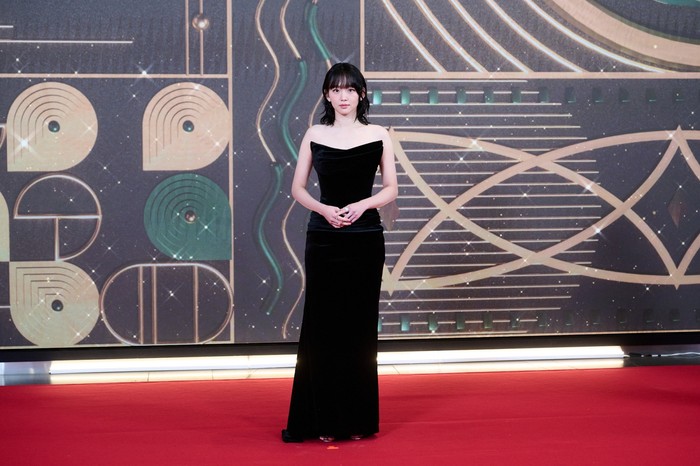 Jin Ki Joo di red carpet MBC Drama Awards 2025