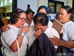 21 Prajurit TNI Dipecat, Tangis Keluarga Prada Lucky Pecah di Pengadilan