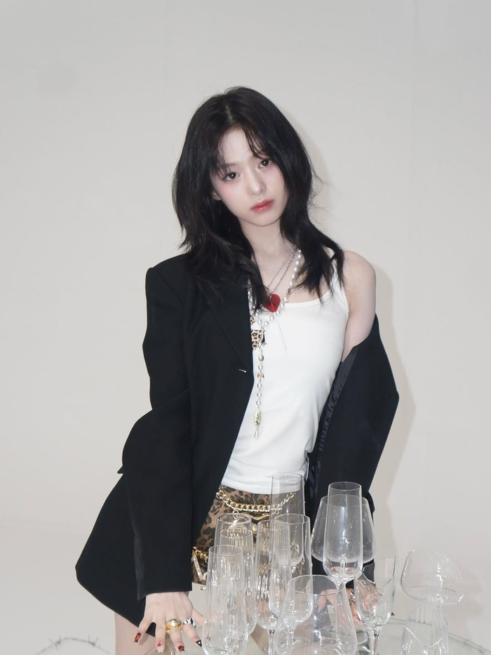 Lahir pada 11 April 2007 di Chuncheon, Korea Selatan, Ahyeon BABYMONSTER pun masuk dalam daftar, tak terkecuali rekan satu timnya, yakni Rami, yang juga merupakan idol K-Pop kelahiran tahun 2007./ Foto: instagram.com/babymonster_ygofficial