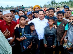 Mendagri Berikan Bantuan untuk Korban Bencana Aceh di Kecamatan Langkahan