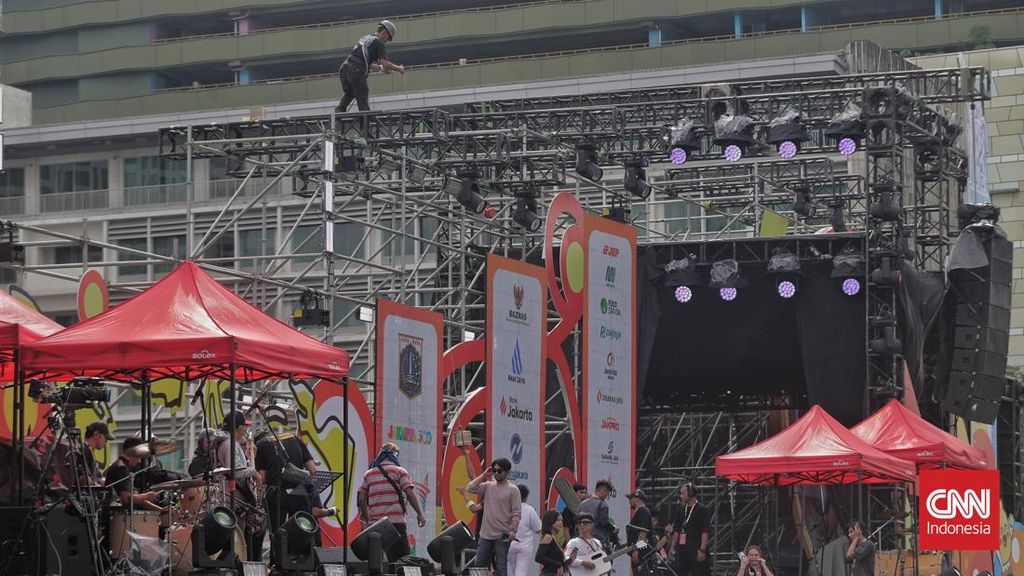 Wilayah Bundaran HI Sudah Ramai Dipadati Warga Rayakan Tahun Baru 2026