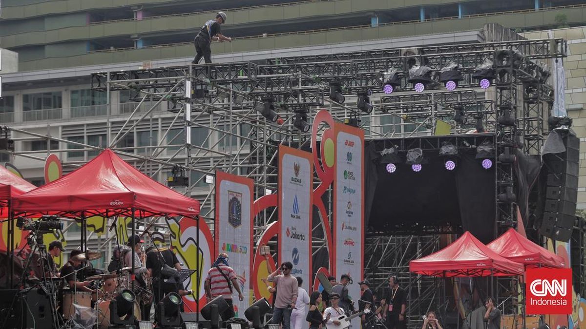 Wilayah Bundaran HI Sudah Ramai Dipadati Warga Rayakan Tahun Baru 2026