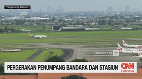 VIDEO: Pergerakan Penumpang Bandara & Stasiun Jelang Pergantian Tahun