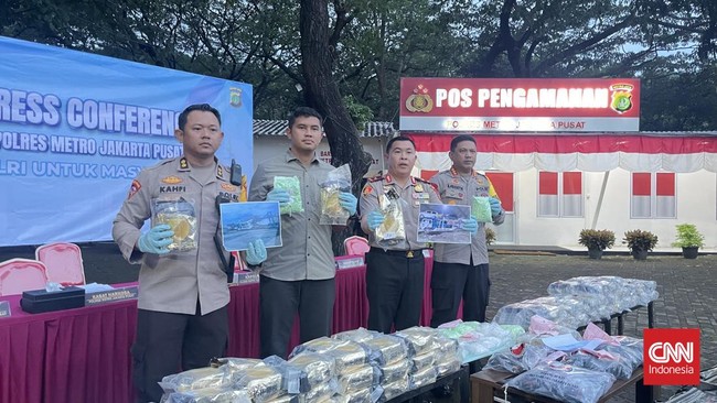 Polres Metro Jakarta Pusat berhasil menggagalkan upaya peredaran narkotika jenis sabu seberat 100 kilogram yang dikirim dari Medan menuju Jakarta.