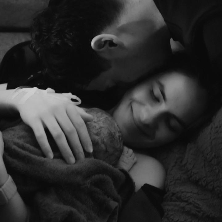 <p><em>Postingan</em> tentang kabar kelahiran anak pertama Steffi ini banyak menuai ucapan selamat dari rekan artis. Salah satunya adalah adik Nino, Millane Fernandez. "<em>KKKKKAAAAAAAIIIIIAAAAAAAAAAAAA I love you already so much little Angel and @steffizamoraaa I&rsquo;m soooo prouddddd of you,</em> kamu Wanita yg sangat HEBAT <em>and @ninojkt my brother you are made for this WOW</em>, kalian akan jadi orang tua yg luar biasa penuh kasih sayang. <em>I LOVE YOU 3</em>," tulis Millane di kolom komentar. (Foto: Instagram @steffizamoraaa)</p>