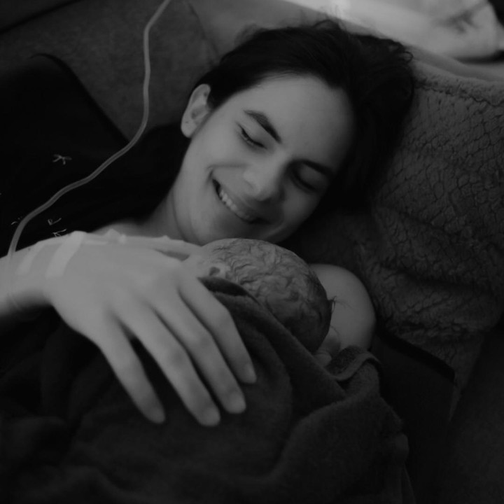 <p>Kabar bahagia datang dari artis Steffi Zamora. Perempuan 25 tahun ini resmi menyandang status sebagai Bunda. Steffi baru saja melahirkan anak pertama berjenis kelamin perempuan pada Minggu, 28 Desember 2025. (Foto: Instagram @steffizamoraaa)</p>