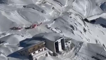 Momen Evakuasi Penumpang usai Kecelakaan Kereta Gantung di Italia