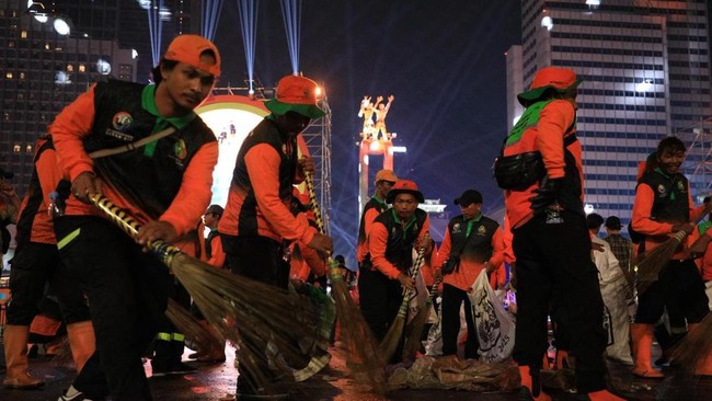 DLH DKI Jakarta mencatat sampah sisa perayaan Tahun Baru 2026 mencapai 91,41 ton, menurun dari 132 ton tahun lalu.