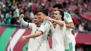 Berita Panas dari Dunia Sport CNN : FOTO: Simpan Riyad Mahrez, Aljazair Tetap Raih Kemenangan