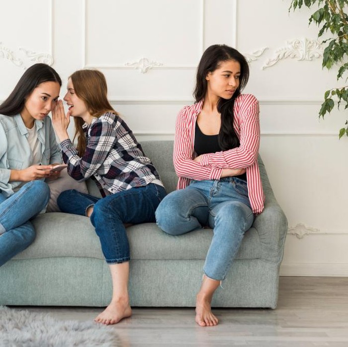 Kalimat gaslighting berfungsi mengaburkan validitas perasaan melalui narasi yang menekan. Emosi yang sah perlahan dianggap berlebihan dan tidak pantas. Akibatnya, individu dapat kehilangan keyakinan untuk mengekspresikan perasaan secara jujur.