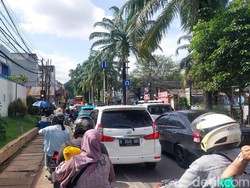Libur Tahun Baru, Lalu Lintas Arah Ragunan Macet Hingga 1 Km