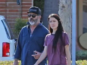 Mel Gibson dan Rosalind Ross Putus Usai 9 Tahun Pacaran