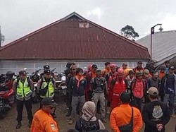 Pencarian Pendaki Hilang di Gunung Slamet Terkendala Cuaca Buruk