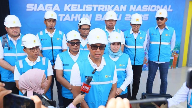 Untuk mengamankan pasokan di malam tahun baru 2026, PLN pun mengerahkan 69 ribu personel di 3.402 posko, dan 137 command center di seluruh Indonesia.