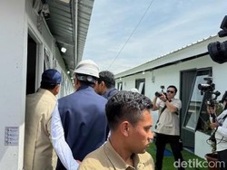 Video Momen Prabowo Protes Huntara di Aceh Tamiang Pakai Atap Seng: Panas