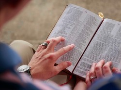 Renungan Harian Katolik 2 Januari 2026: Dia yang Tidak Kamu Kenal