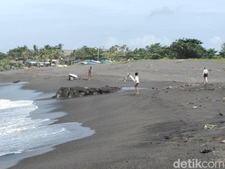 Menyepi Sejenak di Pantai Pererenan